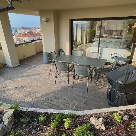 Luxurious Two-bedroom Apartament *