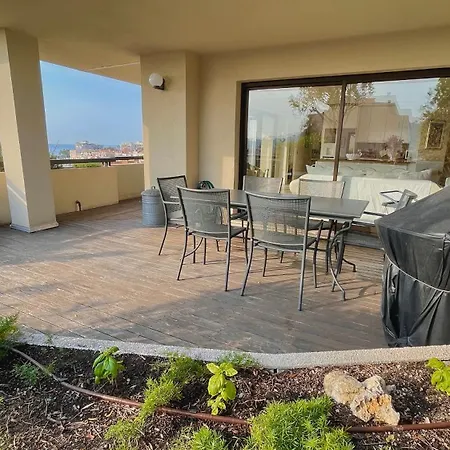 Luxurious Two-bedroom Apartament *